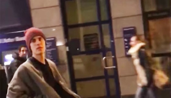 Justin Bieber Ignores Fan