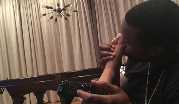 Meek Mill Kisses Nicki Minaj Feet