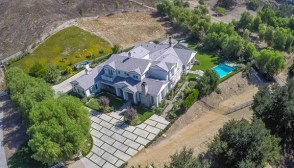 Rob Chyna Moving Into Kylie Home