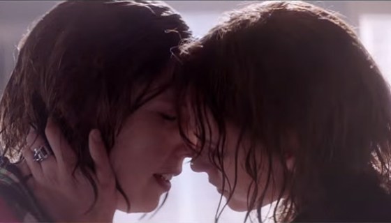 Kristen Stewart Vanessa Bayer Make Out SNL