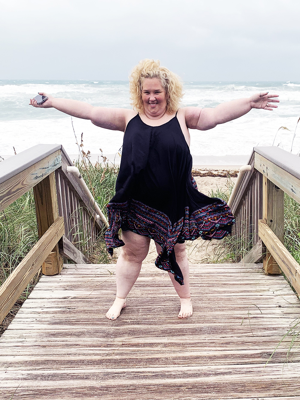 EXCLUSIVE: Mama June recreates Marilyn Monroe’s famous scene - as her dress blows up from the force of Tropical Storm Isaias.