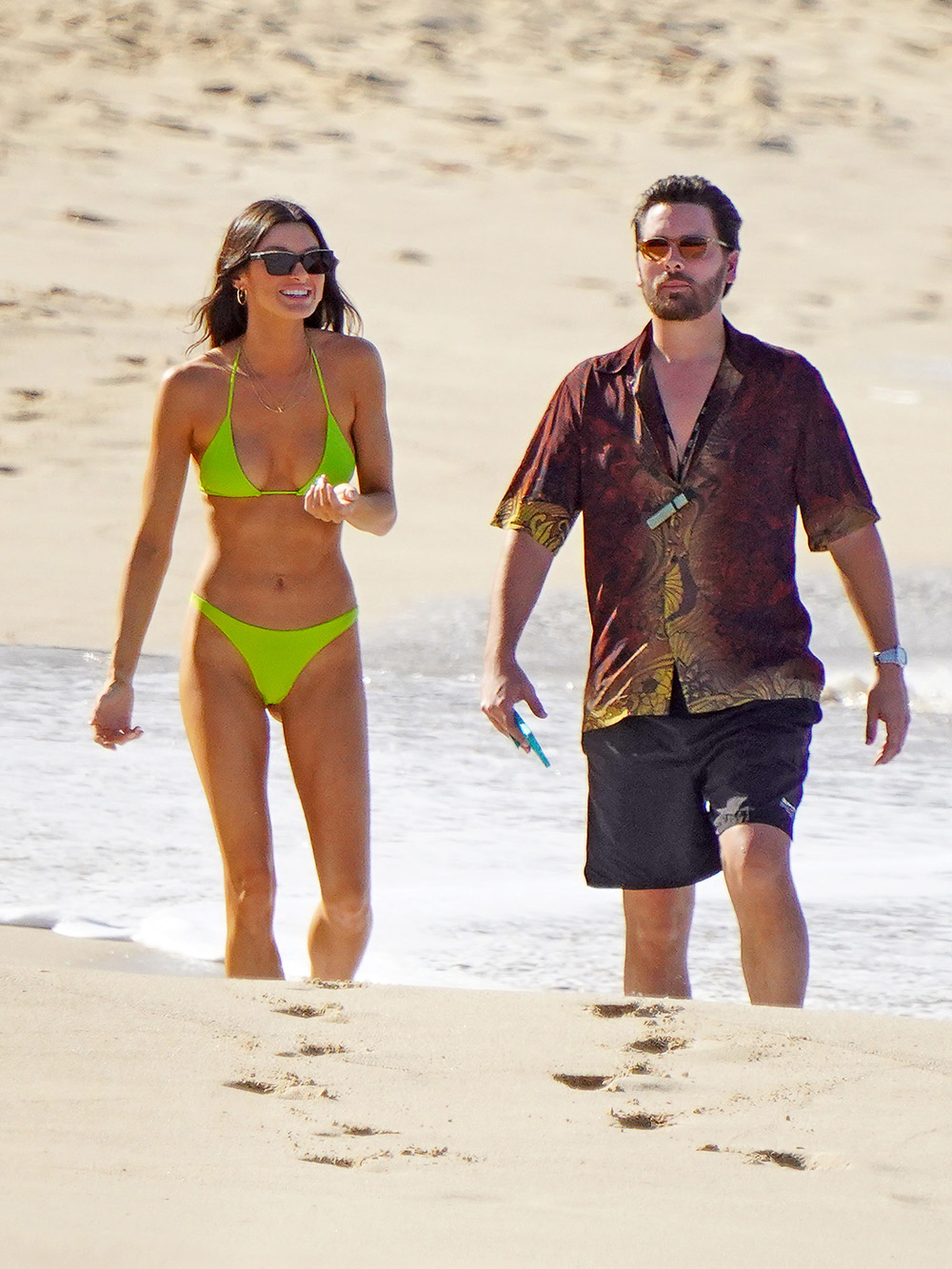 Scott Disick and a mystery brunette girl strolling one the beach during holidays season in St-Barts. 21 Dec 2021 Pictured: Scott Disick and a mystery brunette girl strolling one the beach during holidays season in St-Barts. Photo credit: EliotPress / MEGA TheMegaAgency.com +1 888 505 6342 (Mega Agency TagID: MEGA815538_002.jpg) [Photo via Mega Agency]