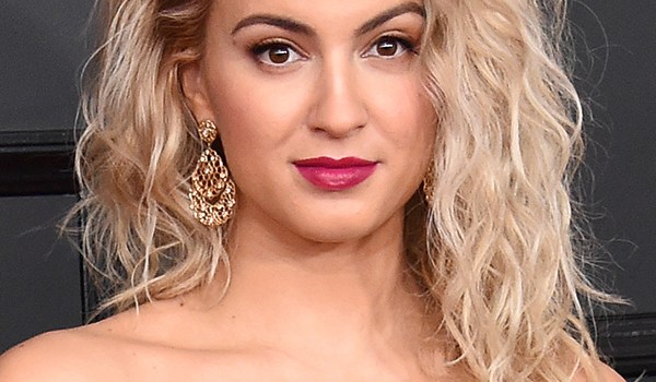 Tori Kelly Grammys Hair Makeup