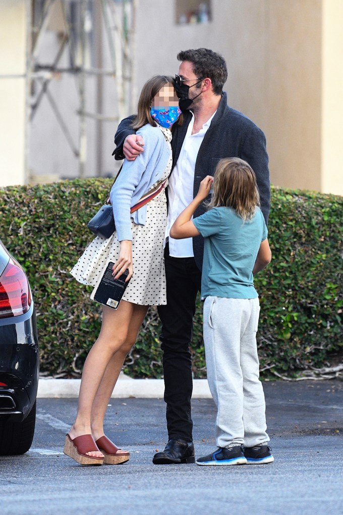 Ben Affleck Smooches Daughter Violet