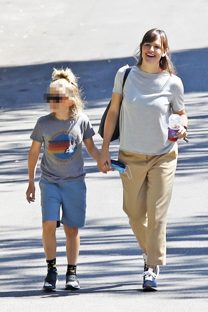 Jennifer Garner Drops Samuel Off At Ben Affleck’s House