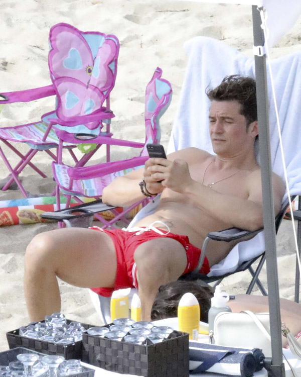 Orlando Bloom Beach Photos