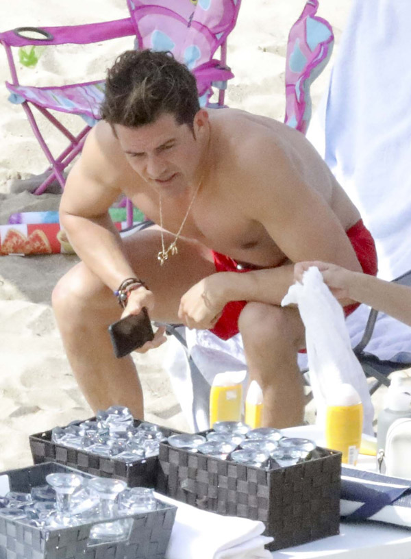 Exclusive... Orlando Bloom Vacations In France With Kristy Hinze