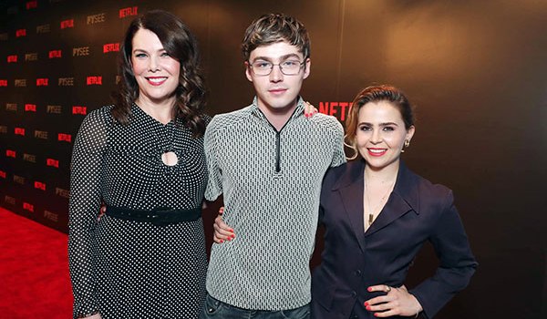 Lauren Graham Miles Heizer Mae Whitman