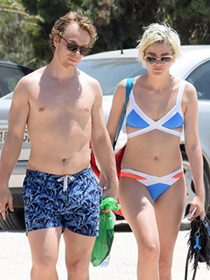 Alfie Allen Allie Teilz