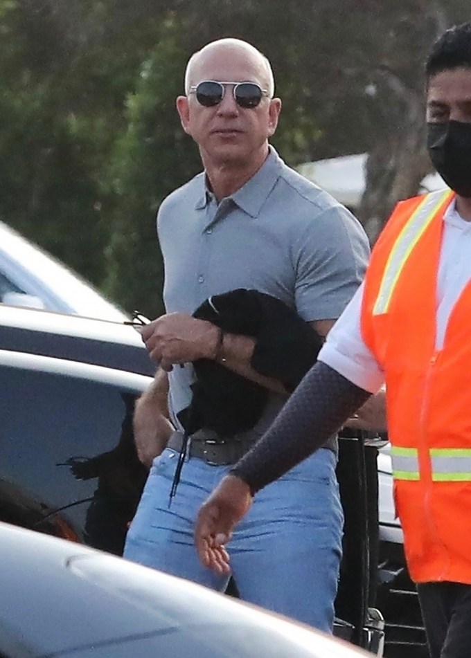 Jeff Bezos heads to dinner with Lauren Sanchez