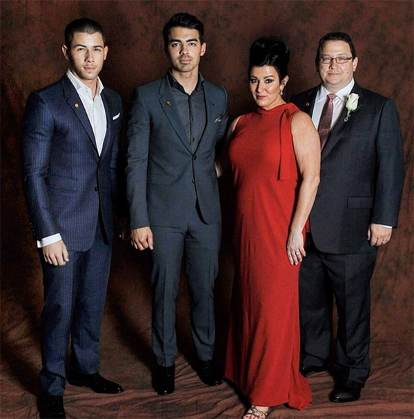 Nick, Joe, Denise and Kevin Jonas