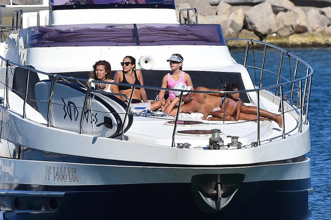 Jessica Alba Rents A Yacht In Italy