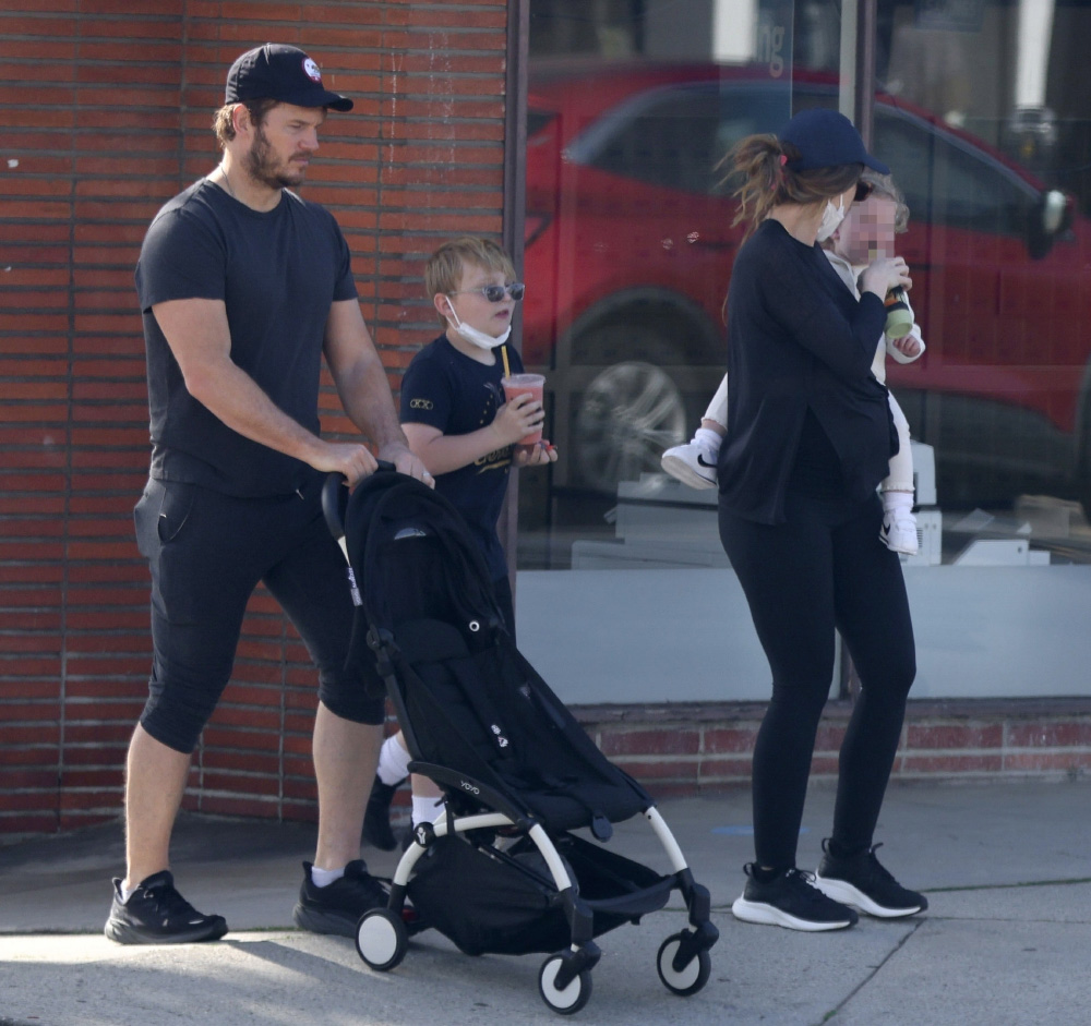 Los Angeles, CA  - *EXCLUSIVE*  - Chris Pratt pushes the stroller as he takes his two kids, Jack and Lyla, out for smoothies. Chris and his pregnant wife Katherine Schwarzenegger are expecting another baby soon.  Pratt had a bit of an itch dutring the walk. The actor was seen back in LA after recently spending time in Atlanta filming Guardians of the Galaxy.

Pictured: Chris Pratt, Katherine Schwarzenegger

BACKGRID USA 7 MAY 2022 

BYLINE MUST READ: BACKGRID

USA: +1 310 798 9111 / usasales@backgrid.com

UK: +44 208 344 2007 / uksales@backgrid.com

*UK Clients - Pictures Containing Children
Please Pixelate Face Prior To Publication*