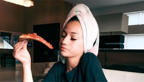 Danielle Bregoli Eating Pizza