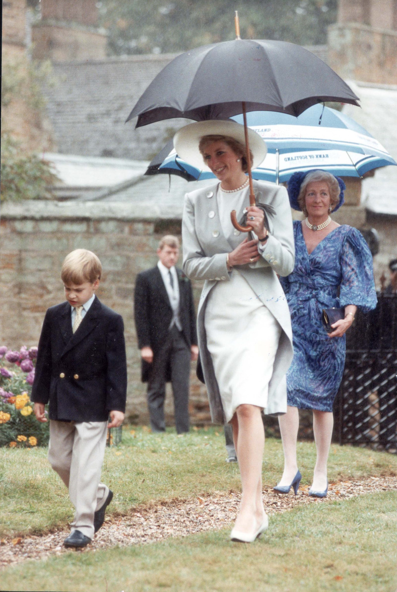 Diana Princess Of Wales (alone) - 16th September 1989 Diana And William At Althorp Wedding Taking Shelter From The Rain....royalty. Frances Shand Kydd [died 3/06/2004]