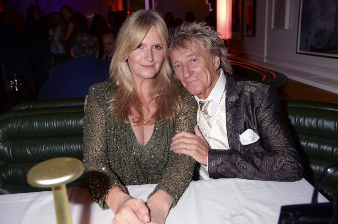 Rod Stewart & Penny Lancaster Get Cozy