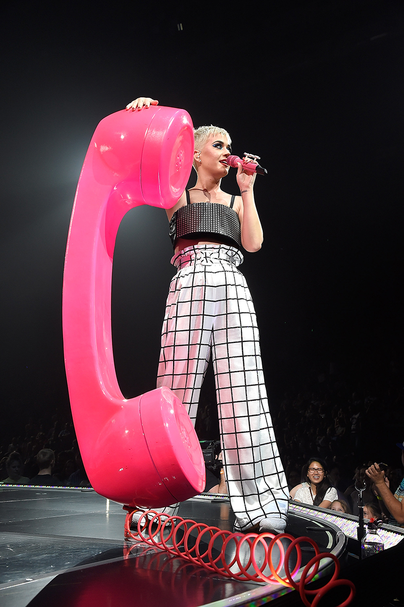 katy-perry-witness-tour-outfits-2