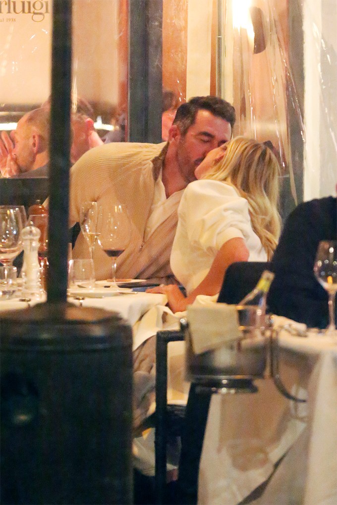 EXCLUSIVE: Kate Upton and husband Justin Verlander dining out at Pierluigi restaurant in Rome