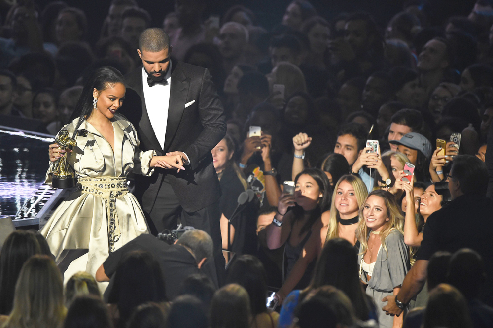 Rihanna, left, accepts the Michael Jackson Video Vanguard Award from Drake at the MTV Video Music Awards at Madison Square Garden, in New York
2016 MTV Video Music Awards - Show, New York, USA