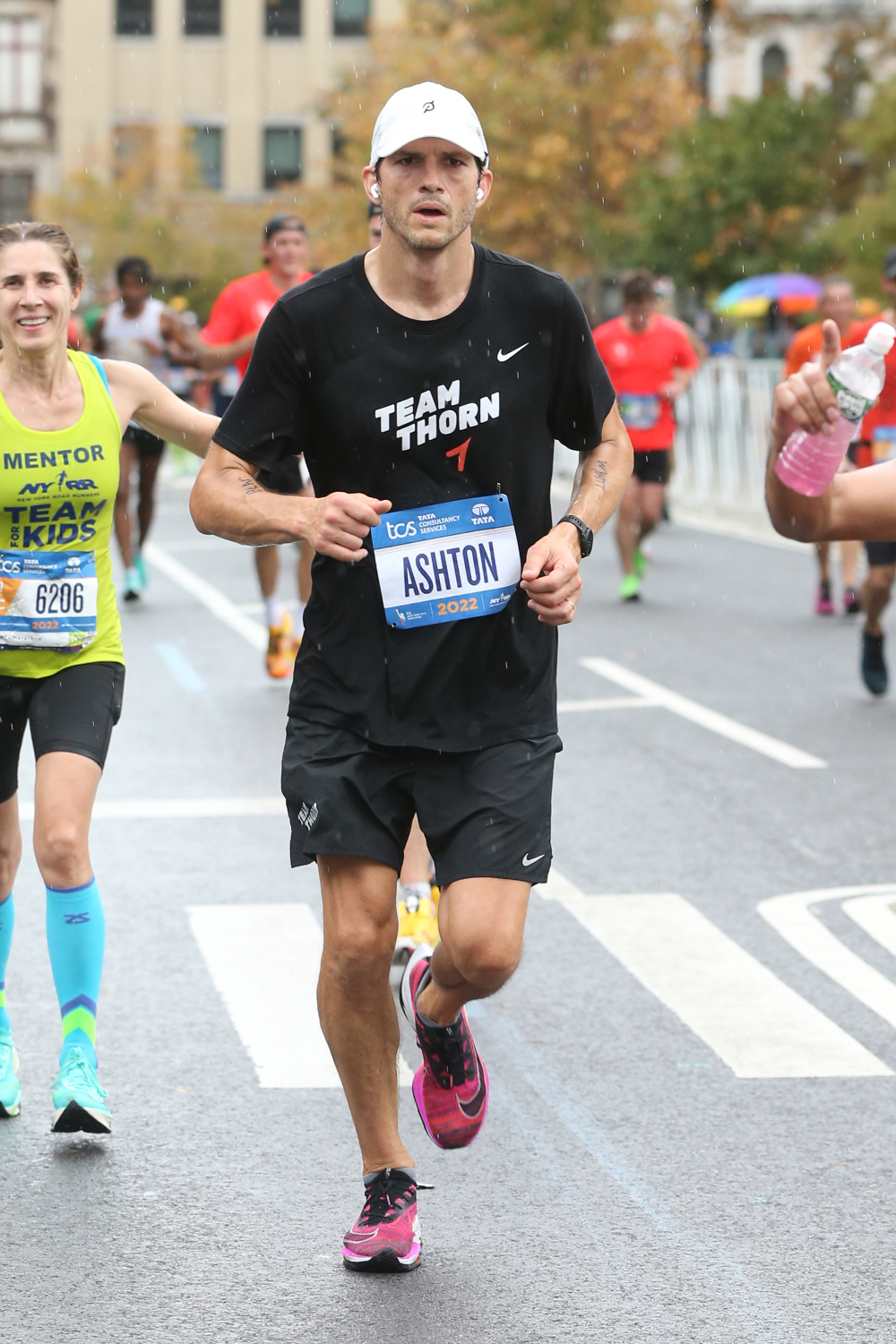 Ashton Kutcher Runs Through Harlem In New York City Marathon