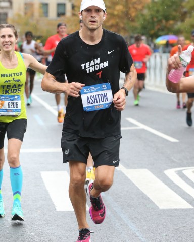 Ashton Kutcher runs through Harlem in New York City Marathon in New York City, NY, USA.

Pictured: Ashton Kutcher
Ref: SPL5500245 061122 NON-EXCLUSIVE
Picture by: Christopher Peterson / SplashNews.com

Splash News and Pictures
USA: +1 310-525-5808
London: +44 (0)20 8126 1009
Berlin: +49 175 3764 166
photodesk@splashnews.com

World Rights