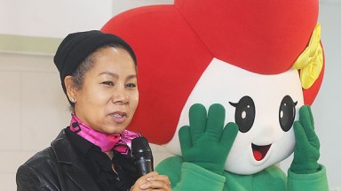 Insooni Performing live