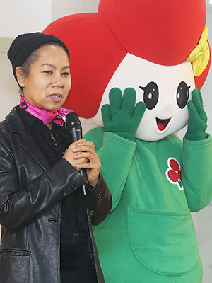 Insooni Performing live