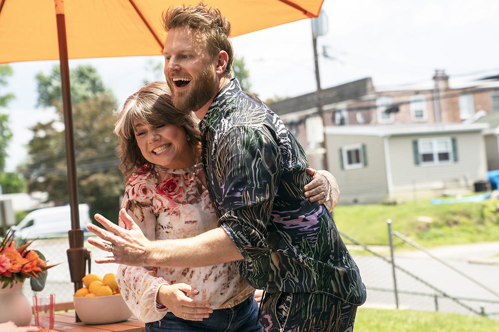 QUEER EYE (L to R) JENNIFER SWEENEY and BOBBY BERK in episode 507 of QUEER EYE. Cr. RYAN COLLERD/NETFLIX © 2020