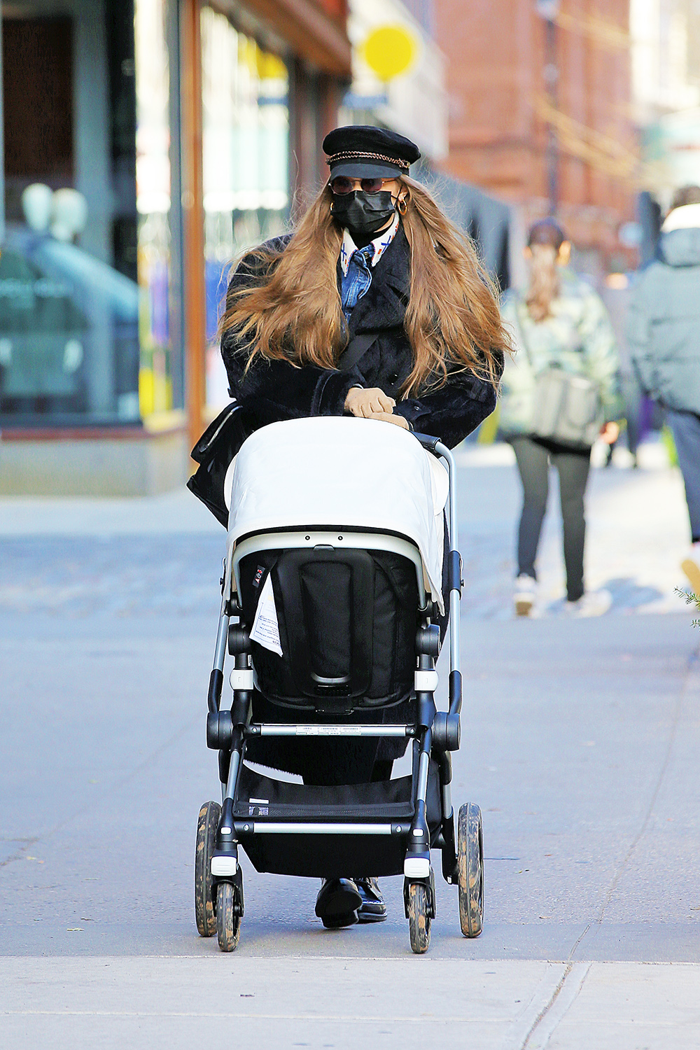 Model, Gigi Hadid is seen walking a stroller with her daughter for the first time in New York City.

Pictured: Gigi Hadid
Ref: SPL5203160 151220 NON-EXCLUSIVE
Picture by: Christopher Peterson / SplashNews.com

Splash News and Pictures
USA: +1 310-525-5808
London: +44 (0)20 8126 1009
Berlin: +49 175 3764 166
photodesk@splashnews.com

World Rights