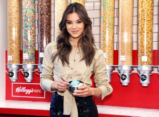 March 6, 2018 - New York City: Hailee Steinfeld fuels up with a bowl of Rice Krispies at the Kellogg's NYC Cafe, where later she will perform an intimate concert in celebration of National Cereal Day.-- PICTURED: Hailee Steinfeld-- PHOTO BY: Sara Jaye Weiss/StartraksPhoto.com