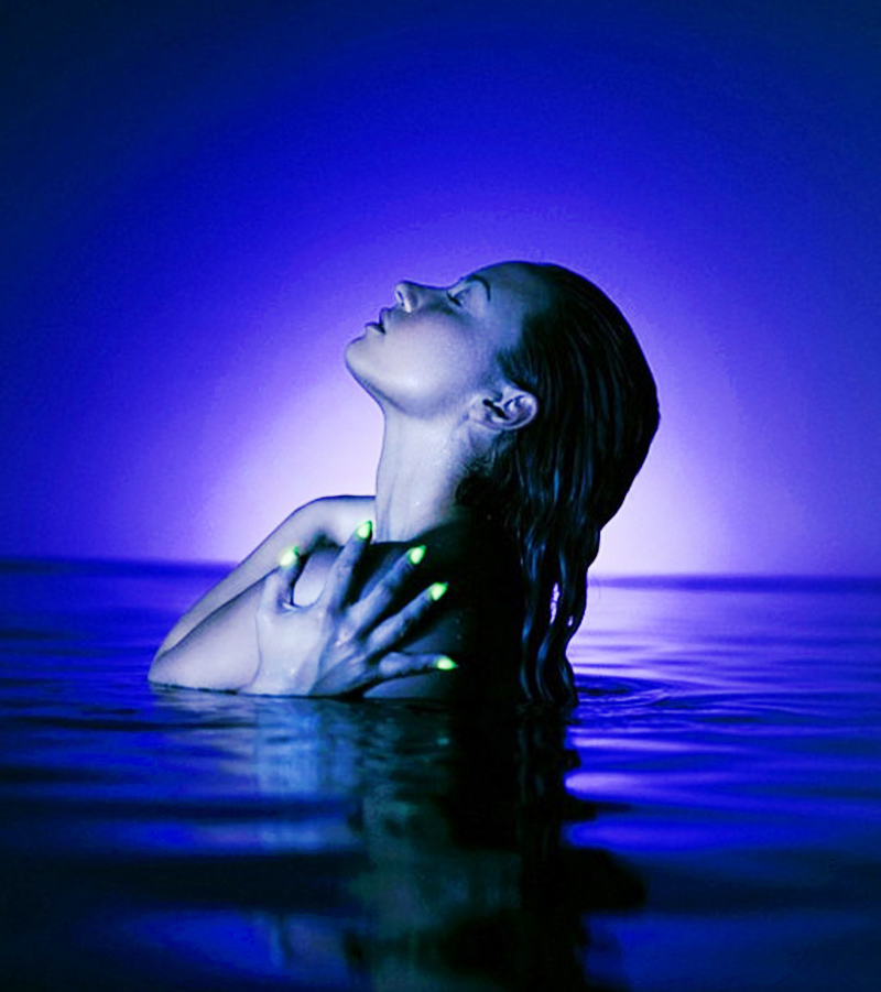 Demi-Skinny-Dipping