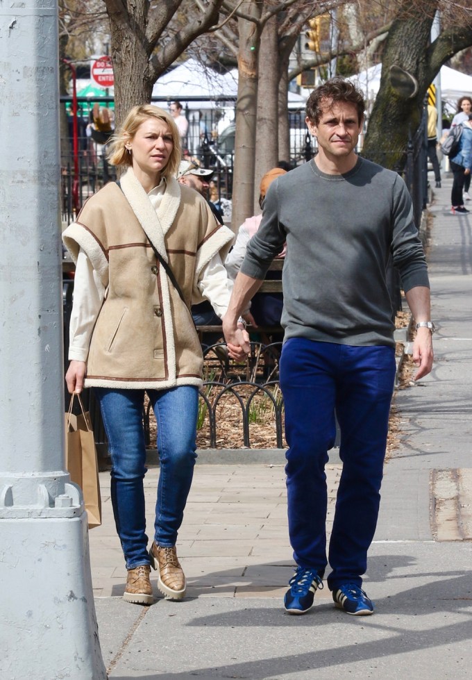 Claire Danes & Hugh Dancy Hold Hands in New York