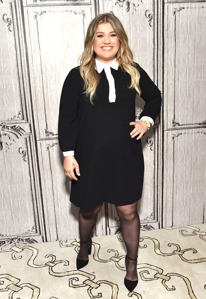 Kelly Clarkson In A Black Dress