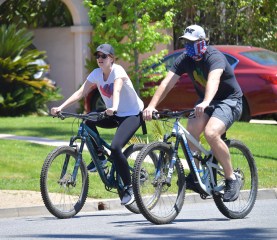 a pregnant Katherine Schwarzenegger Pratt and her husband Chris Pratt head out on a bike ride in Santa Monica. The pair were happy and Katherine's Baby bump was clearly visible under her white shirt. 25 Apr 2020 Pictured: Katherine Schwarzenegger Pratt and Chris Pratt. Photo credit: Snorlax / MEGA TheMegaAgency.com +1 888 505 6342 (Mega Agency TagID: MEGA653083_009.jpg) [Photo via Mega Agency]