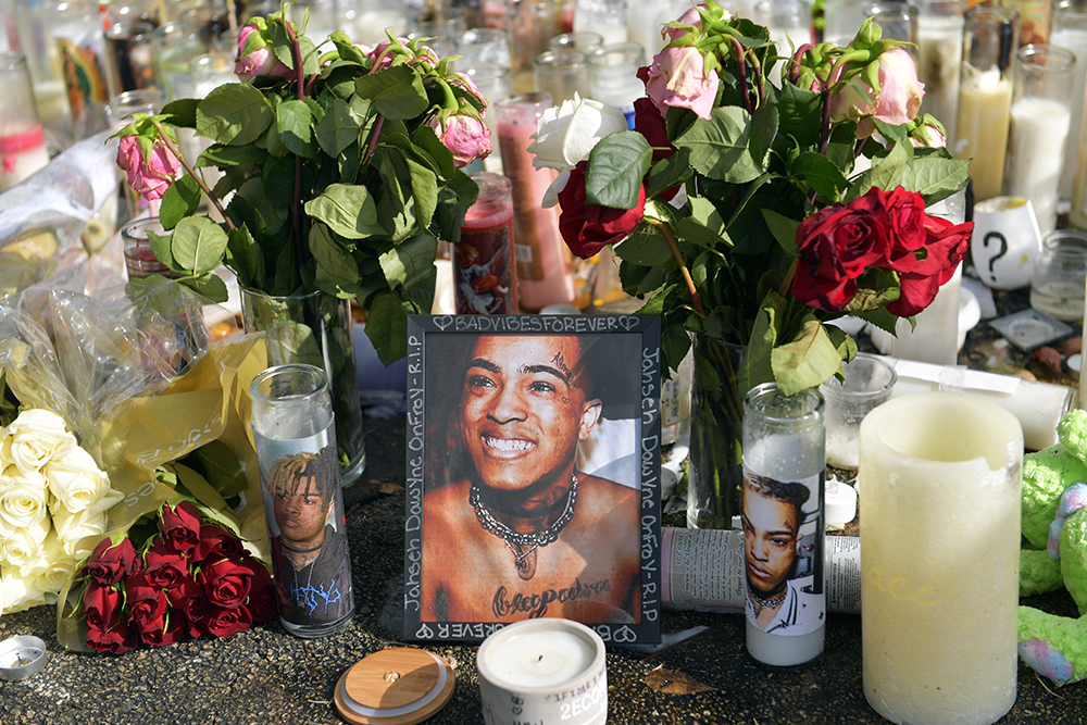 XXXTentacion Roadside Memorial
XXXTentacion roadside memorial, Deerfield Beach, USA - 23 Jun 2018
Hip-hop mourns rapper XXXTentacion after fatal shooting at roadside memorial. The Rapper Jahseh Dwayne Onfroy, who performed under the name Xxxtentacion was shot