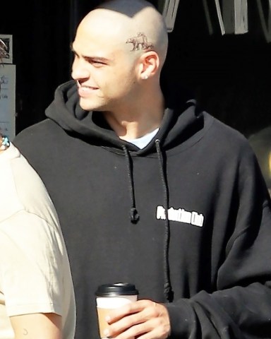 Los Feliz,   - *EXCLUSIVE*  - Actor Noah Centineo has a day with friends as he keeps his new shaved head under a black hoodie.Pictured: Noah CentineoBACKGRID USA 22 AUGUST 2022 BYLINE MUST READ: BACKGRIDUSA: +1 310 798 9111 / usasales@backgrid.comUK: +44 208 344 2007 / uksales@backgrid.com*UK Clients - Pictures Containing ChildrenPlease Pixelate Face Prior To Publication*