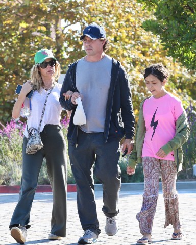 Malibu, CA  - *EXCLUSIVE*  - Actor Denise Richards and her husband Aaron Phypers go shopping in Malibu together and Aaron sports a clean-shaven face!

Pictured: Denise Richards, Aaron Phypers

BACKGRID USA 17 OCTOBER 2022 

BYLINE MUST READ: BENS / BACKGRID

USA: +1 310 798 9111 / usasales@backgrid.com

UK: +44 208 344 2007 / uksales@backgrid.com

*UK Clients - Pictures Containing Children
Please Pixelate Face Prior To Publication*