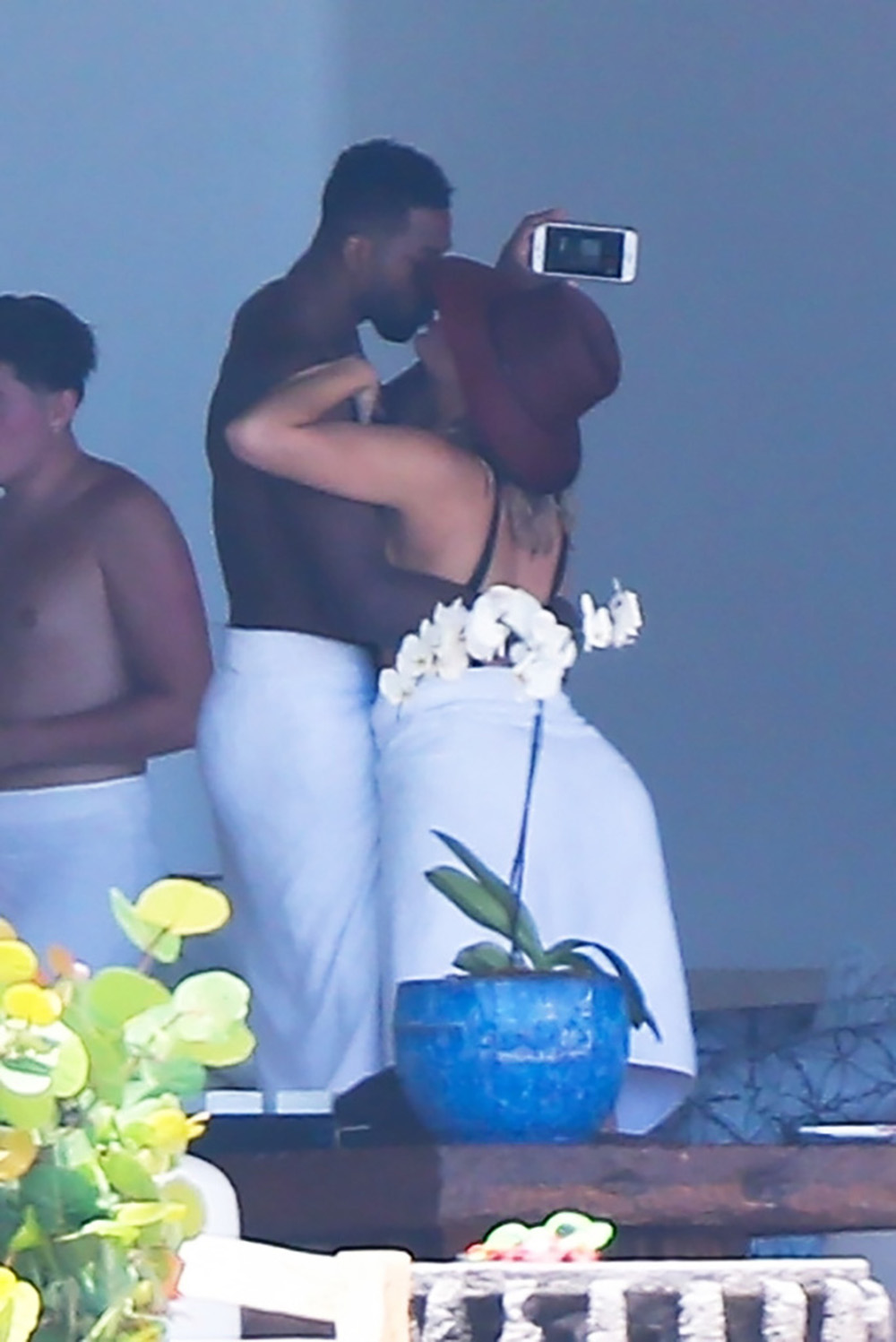 Kendall Jenner and Khloe Kardashian heat things up in Puerto Vallarta!