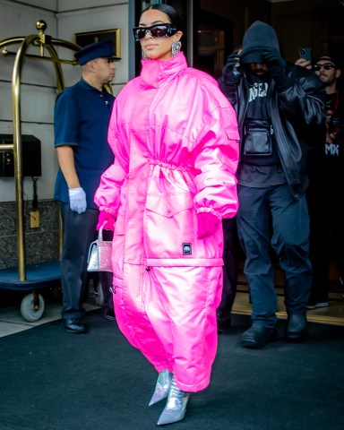 Kim Kardashian and Kanye West make a statement heading to NBC Studios for her SNL debut.

Pictured: Kim Kardashian,Kanye West
Ref: SPL5264719 091021 NON-EXCLUSIVE
Picture by: @TheHapaBlonde / SplashNews.com

Splash News and Pictures
USA: +1 310-525-5808
London: +44 (0)20 8126 1009
Berlin: +49 175 3764 166
photodesk@splashnews.com

World Rights