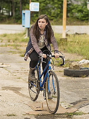 the walking dead aaron loses arm