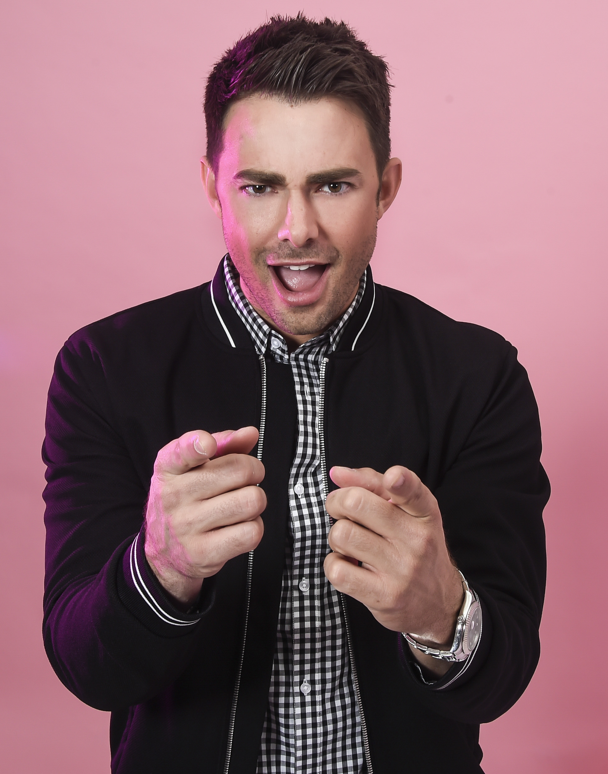 'The Burn Cookbook' author & 'Mean Girls' star Jonathan Bennett stops by HollywoodLife's NYC studio.