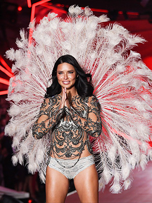 adriana lima vs fashion show
