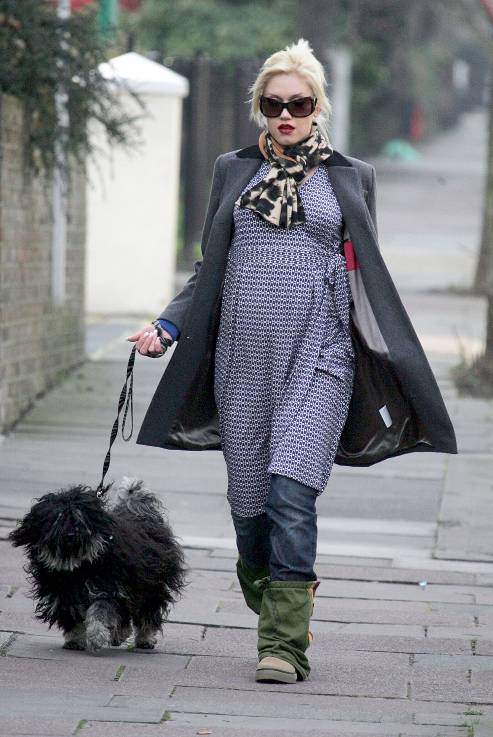 GWEN STEFANI OUT AND ABOUT IN PRIMROSE HILL, LONDON, BRITAIN - 24 JAN 2006