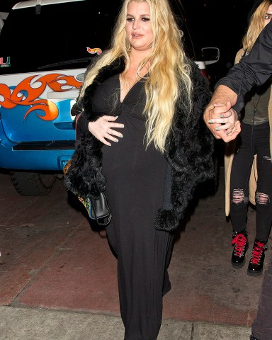 Heavily Pregnant Jessica Simpson looks tired  as she and husband Eric Johnson were seen leaving The Roxy in LA after watching younger sister Ashlee Simpson and her husband Evan Ross perform.Pictured: Jessica SimpsonRef: SPL5056453 190119 NON-EXCLUSIVEPicture by: SPW / SplashNews.comSplash News and PicturesLos Angeles: 310-821-2666New York: 212-619-2666London: +44 (0)20 7644 7656Berlin: +49 175 3764 166photodesk@splashnews.comWorld Rights