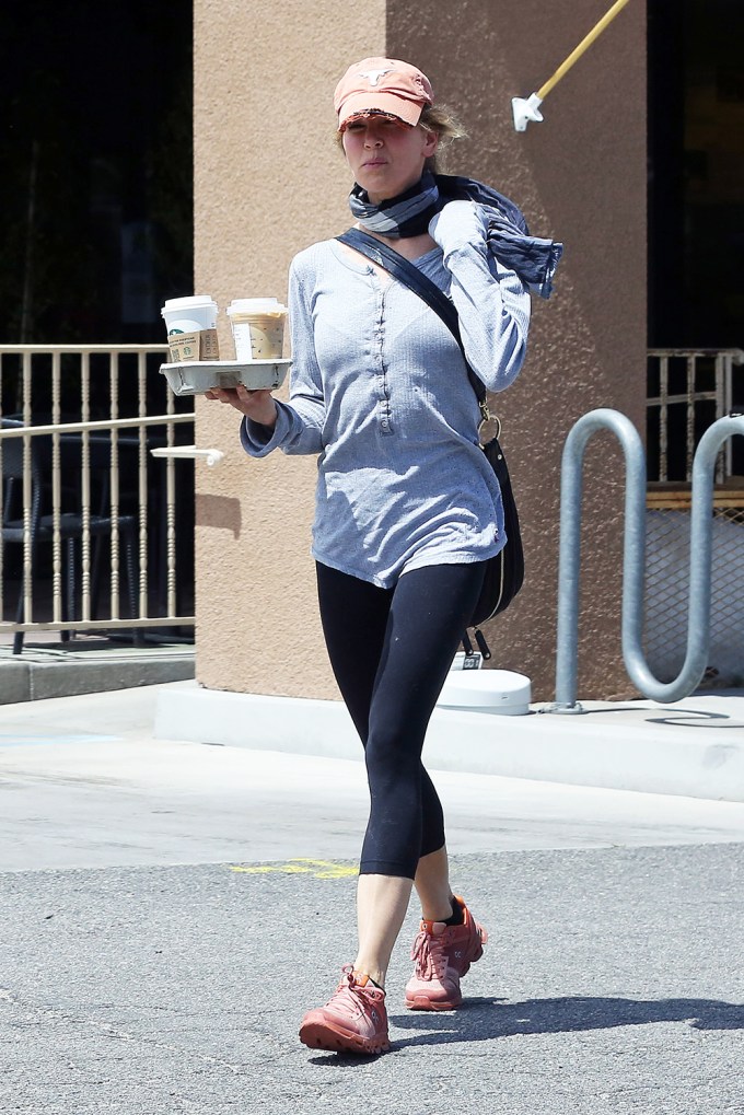 Renee Zellweger goes for coffee