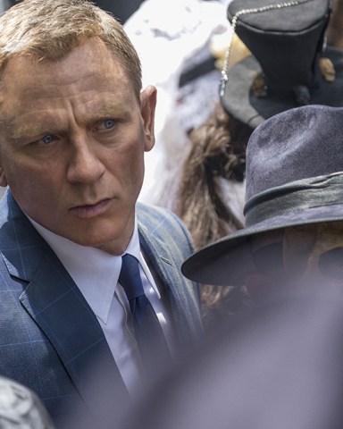 Editorial use only. No book cover usage.Mandatory Credit: Photo by Jonathan Olley/Columbia/Eon/Danjaq/Mgm/Kobal/REX/Shutterstock (5886264dv)Daniel CraigSpectre - 2015Director: Sam MendesColumbia/EON/Danjaq/MGMUKScene StillAction/Adventure