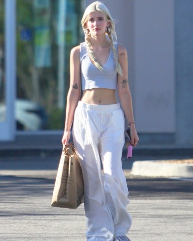 Calabasas, CA  - *EXCLUSIVE*  - Charlie Sheen's daughter Sami Sheen shows off her toned abs and tattoos while grocery shopping in Calabasas.

Pictured: Sami Sheen

BACKGRID USA 19 JULY 2022 

USA: +1 310 798 9111 / usasales@backgrid.com

UK: +44 208 344 2007 / uksales@backgrid.com

*UK Clients - Pictures Containing Children
Please Pixelate Face Prior To Publication*