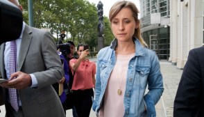 Allison Mack India Oxenberg