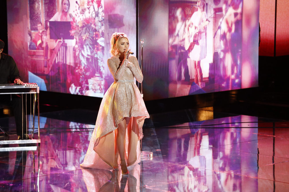 THE VOICE -- "Live Top 8 Results" Episode 1615B -- Pictured: Emily Ann Roberts -- (Photo by: Trae Patton/NBC)