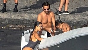 Kourtney Kardashian, Scott Disick & kids on vacation